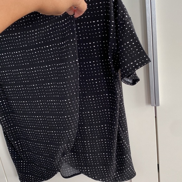 Banana republic women’s blouse. Size XS black and white colour - Picture 5 of 5